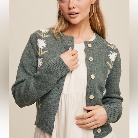 Lovely Green Embroidered Flower Detailed Button Front Cropped Cardigan - Picture 5 of 17